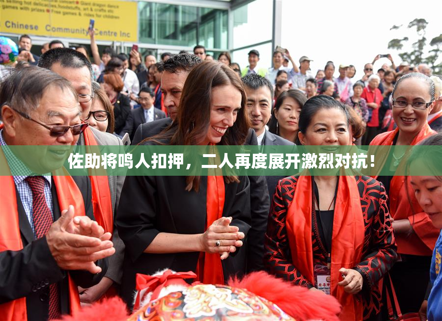 佐助将鸣人扣押，二人再度展开激烈对抗！